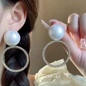 Pendientes de Botón de Perla Artificial Redonda Elegantes para Mujer Bañados en Oro con Círculo Incrustado de Strass Poste de Plata Joyas