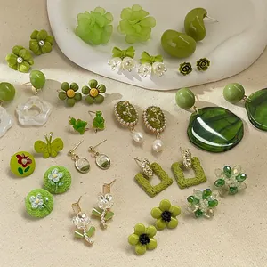 Boucles d'Oreilles Clous Fleur en Résine Verte Style Mori Fait à la Main Frais Floral Boucles d'Oreilles en Strass pour Femme Bijoux de Mode