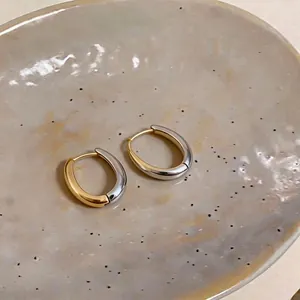 Orecchini a cerchio bicolore oro e argento in stile retrò minimalista per donna