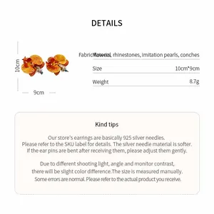 Vue détaillée montrant les dimensions et les matériaux de la pince à cheveux fleur en tissu