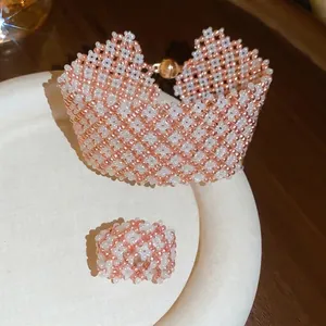 Elegante set di bracciale magnetico e anello in perle di vetro oro rosa e bianco fatto a mano