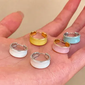 Set di orecchini a cerchio minimalisti in smalto colorato placcati oro 18 carati