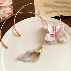 Retro Alloy Painted Flower Choker Necklace Vintage Elegant Floral Neck Chain For Women Fashion Jewelry Accessories Gift