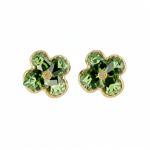 Eleganti orecchini a lobo a fiore in vetro sfaccettato verde e finitura oro