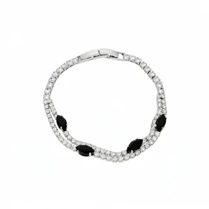 Elegante bracciale a doppio strato con pietre marquise nere e zirconi trasparenti.