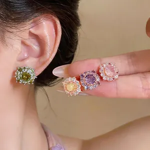 Orecchini a lobo in zircone colorato per donna in verde, rosa, viola e giallo.