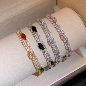 Dettaglio di bracciali tennis a doppio strato placcati oro 18k con pietre taglio marquise