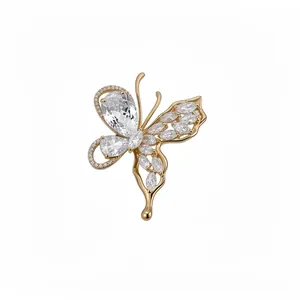 Elegante anello aperto a farfalla dorato con zirconi brillanti a taglio marquise e pera