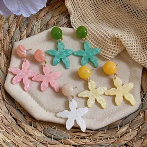Orecchini a pendente a forma di stella marina colorata in stile boho