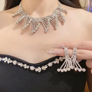 Luxury Copper Rhinestone Lace Hollow Pendant Necklace Earrings Set Fashion Geometric Clavicle Chain Jewelry For Women