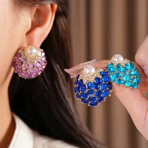 Boucles d'oreilles vintage exquises avec perles et pierres facettées au design de luxe
