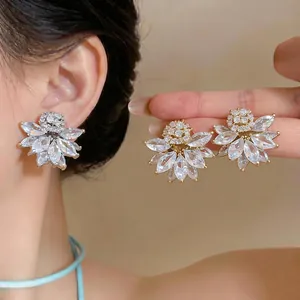 French Retro Flower Ear Clip For Women Gold Silver Plated Zirconia Non Pierced Ear Bone Clip Light Luxury Fashion Jewelry