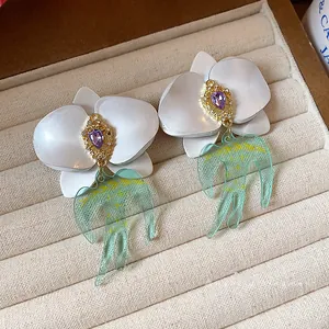 Boucles d'oreilles élégantes en résine fleur d'orchidée et hirondelle avec cristal violet
