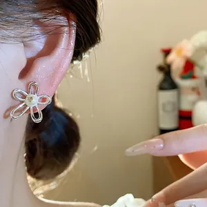 Elegant minimalist hollow flower pearl stud earrings with S925 silver needle for women