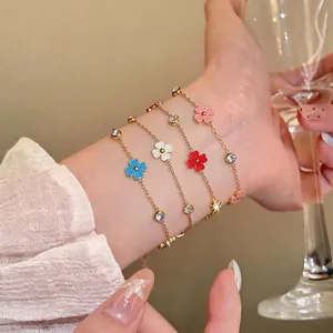 Elegante pulsera de trébol de acero inoxidable con esmalte colorido y piedras de circón
