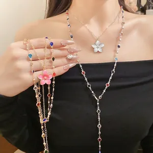 Vintage luxury crystal beaded necklace with delicate flower pendant for women