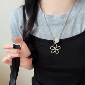 French Hollow Flower Artificial Pearl Pendant Necklace Elegant Minimalist Alloy Silver Color Clavicle Chain Jewelry For Women