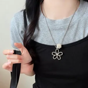 Elegant French style hollow flower pearl necklace worn by a model for a chic look