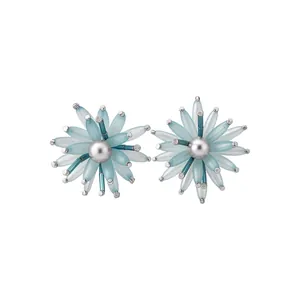 Elegante hellblaue Blumen Perlenohrstecker mit luxuriösem Nischendesign für modische Damen
