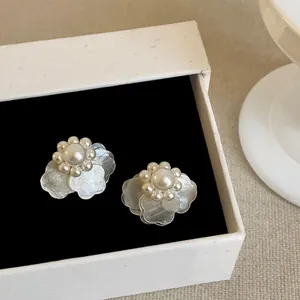 Pendientes de Botón de Perla Artificial Blanca con Pétalos de Nube Francesa para Mujer Joyas de Moda Elegantes de Lujo con Flores