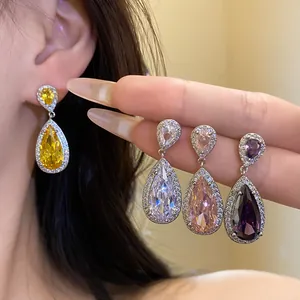 Eleganti orecchini pendenti in zirconia cubica a goccia multicolore