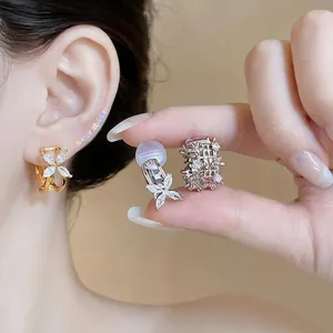Exquisite Zirconia Artificial Pearl Flower Ear Clips For Women Non-Pierced Fashionable Copper Electroplated Jewelry Accessory