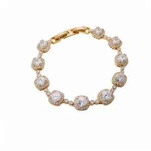 Bracelet élégant plaqué or 18k avec pierres de zircone cubique en halo carrées