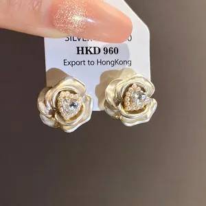 Elegant flower stud earrings featuring silver needles and heart-shaped rhinestones