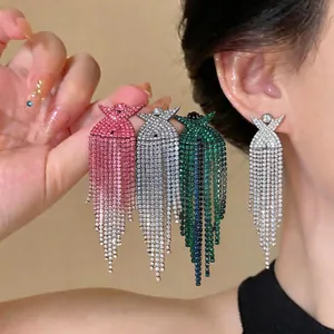Lussuosi Orecchini a Bottone con Nappa a Forma di X per Donna in Rame con Strass Intarsiati Gioielli con Perno in Argento Sterling 925