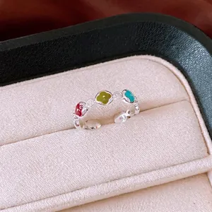 Elegante anello aperto in smalto colorato con motivo floreale per donna argento