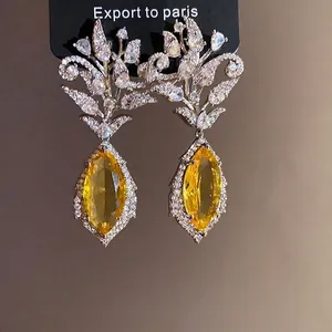 Exquisite 18k vergoldete florale Ohrhänger mit funkelnden gelben Zirkonia-Steinen