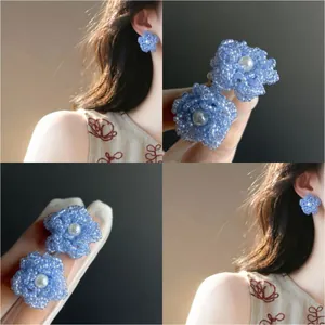 Boucles d'Oreilles Clous Fleuries en Perles pour Femmes Avec Tige en Argent Perles de Verre Bleu Blanc Perles Artificielles pour Vacances