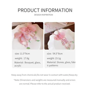 Détails du produit pour collier à pampilles fleurs roses avec dimensions et matières.
