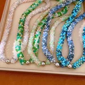 Collier Ras du Cou Tressé en Perles de Verre Frais d'Été Avec Fermoir Magnétique Bijoux de Mode de Luxe Légers pour Femmes