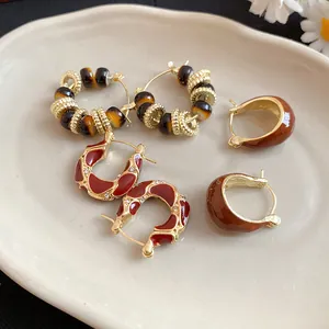 Retro palace style 6-piece earring set with resin oil-drop and gold finish details