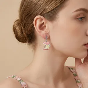 Orecchini stile dopamina a forma di mela morsa con pietre di zircone e smalto rosa