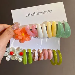 Colorful resin flower and geometric C-shaped hoop earring set in vibrant dopamine style