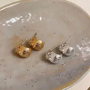 Boucles d'oreilles créoles en C élégantes plaquées or 18 carats et argent avec zircons