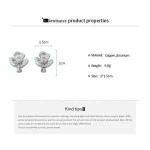 Detailansicht der Zirkon-Blumen-Ohrclips mit Maßen 2x1.5cm und Kupfermaterial-Informationen