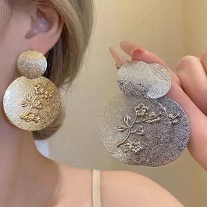 Western Round Wrinkle Flower Relief Earrings with Silver Earring Post Elegant Metal Stud Earrings for Women Daily Jewelry