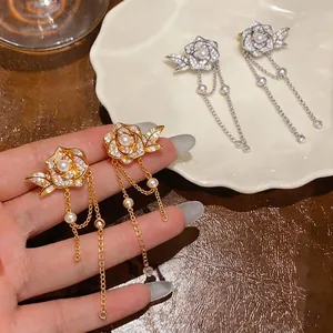 Elegante 18K vergoldete Rosen-Ohrringe mit Quasten, Zirkon und Perlen