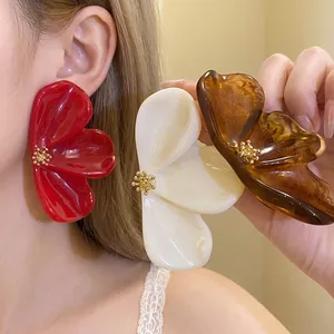 Elegant Resin Flower Stud Earrings For Women Vintage Alloy Flower Core Earrings Lightweight Daily Versatile Ear Jewelry