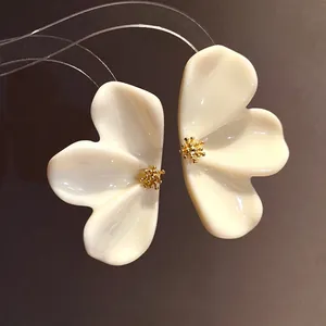 Elegant cream resin flower stud earrings with golden stamen detail in light luxury style
