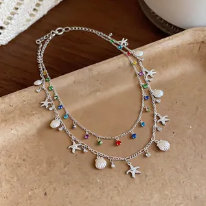 Elegante collana a doppio strato in argento con strass colorati, conchiglie e stelle