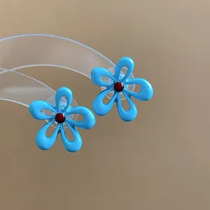 Orecchini a perno a fiore in smalto blu stile dopamina coreana per donna, centro rosso