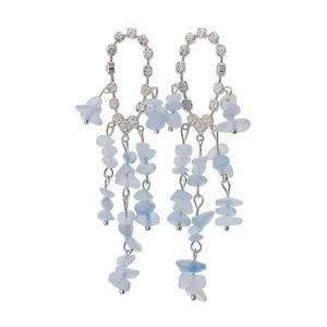 Eleganti orecchini in argento con cuori di strass e nappe di pietre naturali azzurre