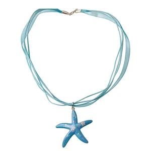 Collana con pendente a stella marina in resina blu con nastri eleganti stile vacanza