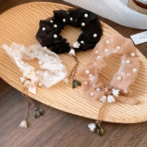 Eleganti elastici per capelli con perle, fiori e foglie in nero, bianco e pesca