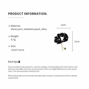 Specifiche dettagliate per lo scrunchie in filato di neve nero con perle e nappe