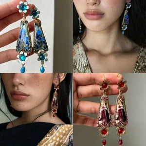 Vintage Palace Style Resin Flower Stud Earrings For Women Light Luxury Alloy Rhinestone Drop Earrings Retro Iris Design Jewelry